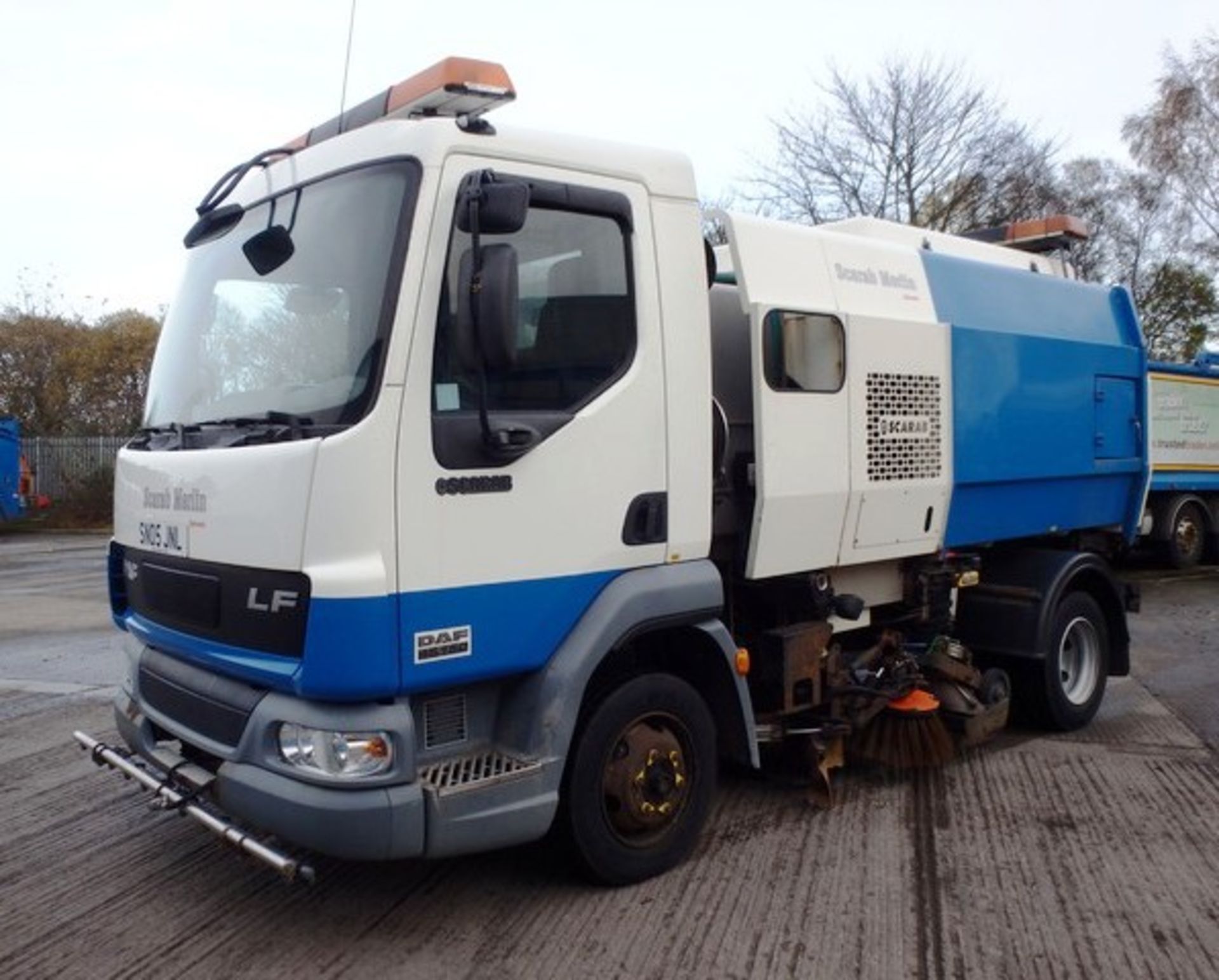 DAF TRUCKS FA LF45.150 - 3920cc
Body: 2 Dr Truck
Color: White
First Reg: 01/08/2005
Doors: 2
MOT: