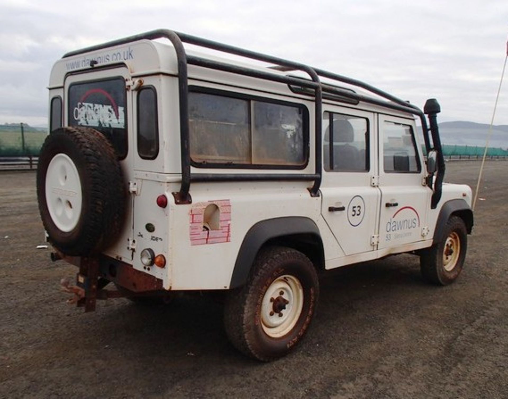 LANDROVER DEFENDER 110
Body: 4 Dr 4x4
Color: WHITE
First Reg: 11/04/2011
Doors: 4
MOT: 
Mileage: - Image 8 of 12