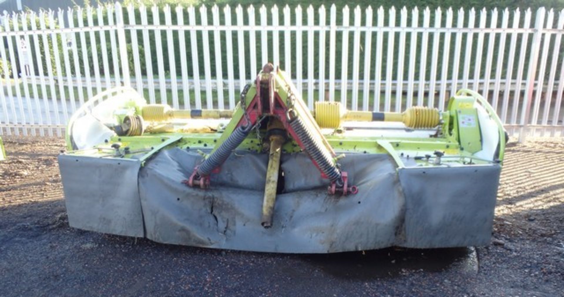 CLAAS 3200FC DISCO PROFIL FRONT MOUNTED MOWER CONDITIONER'LIQUIDATION DIRECT' THIS LOT HAS A 10% - Image 2 of 9