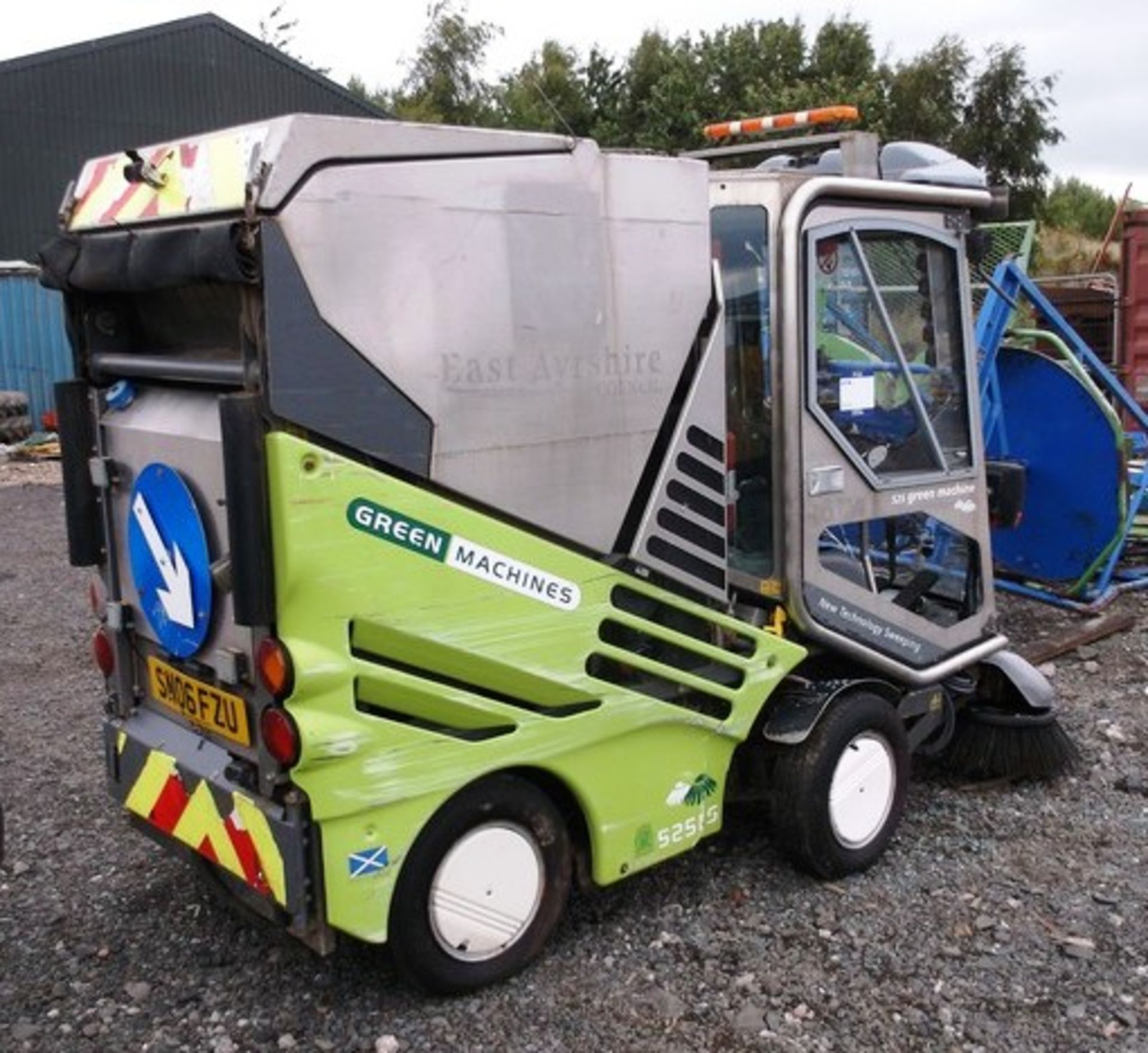 2006 GREEN MACHINE HI SPEED AIR SWEEPER - Image 4 of 9