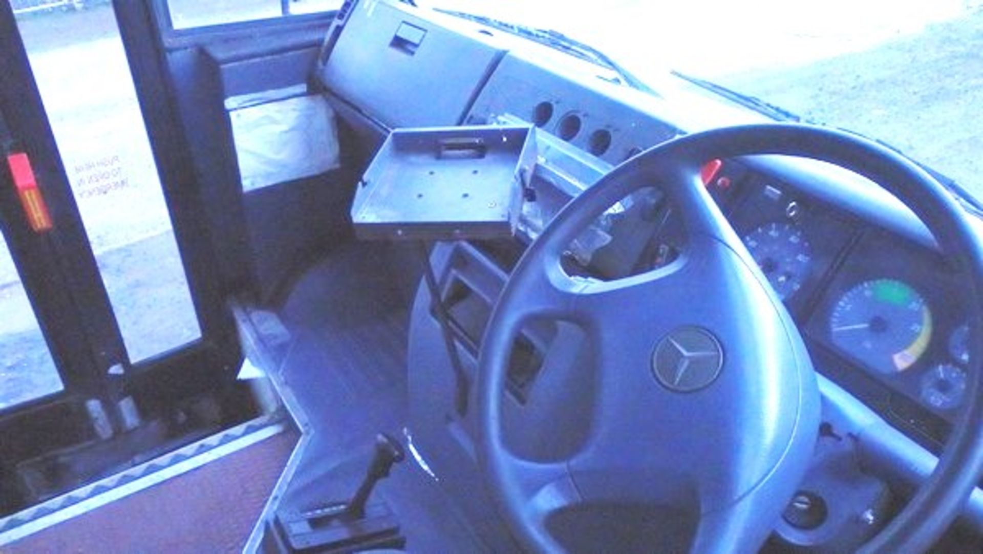 MERCEDES VARIO - 4250cc
Body: 4 Dr Minibus
Color: White
First Reg: 01/08/2000
Doors: 4
MOT: 07/05/ - Image 3 of 18