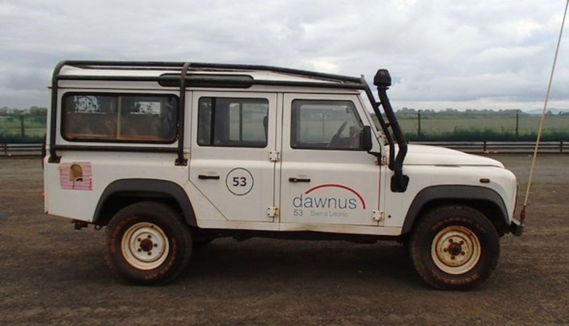 LANDROVER DEFENDER 110
Body: 4 Dr 4x4
Color: WHITE
First Reg: 11/04/2011
Doors: 4
MOT: 
Mileage: - Image 7 of 12