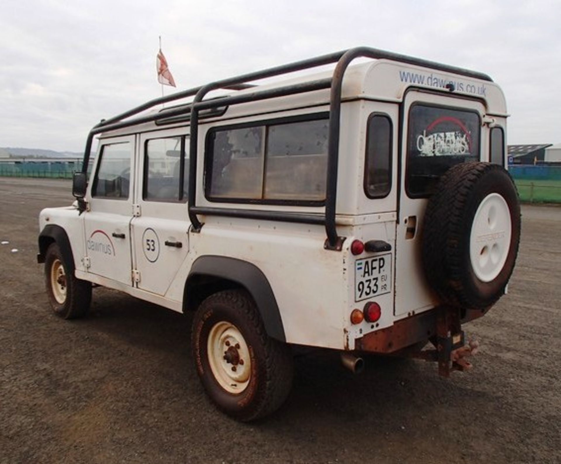 LANDROVER DEFENDER 110
Body: 4 Dr 4x4
Color: WHITE
First Reg: 11/04/2011
Doors: 4
MOT: 
Mileage: - Image 10 of 12