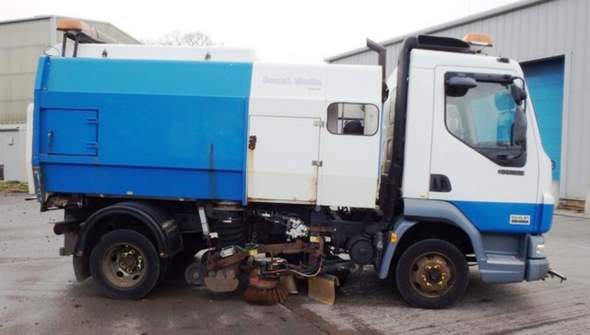 DAF TRUCKS FA LF45.150 - 3920cc
Body: 2 Dr Truck
Color: White
First Reg: 01/08/2005
Doors: 2
MOT: - Image 11 of 16