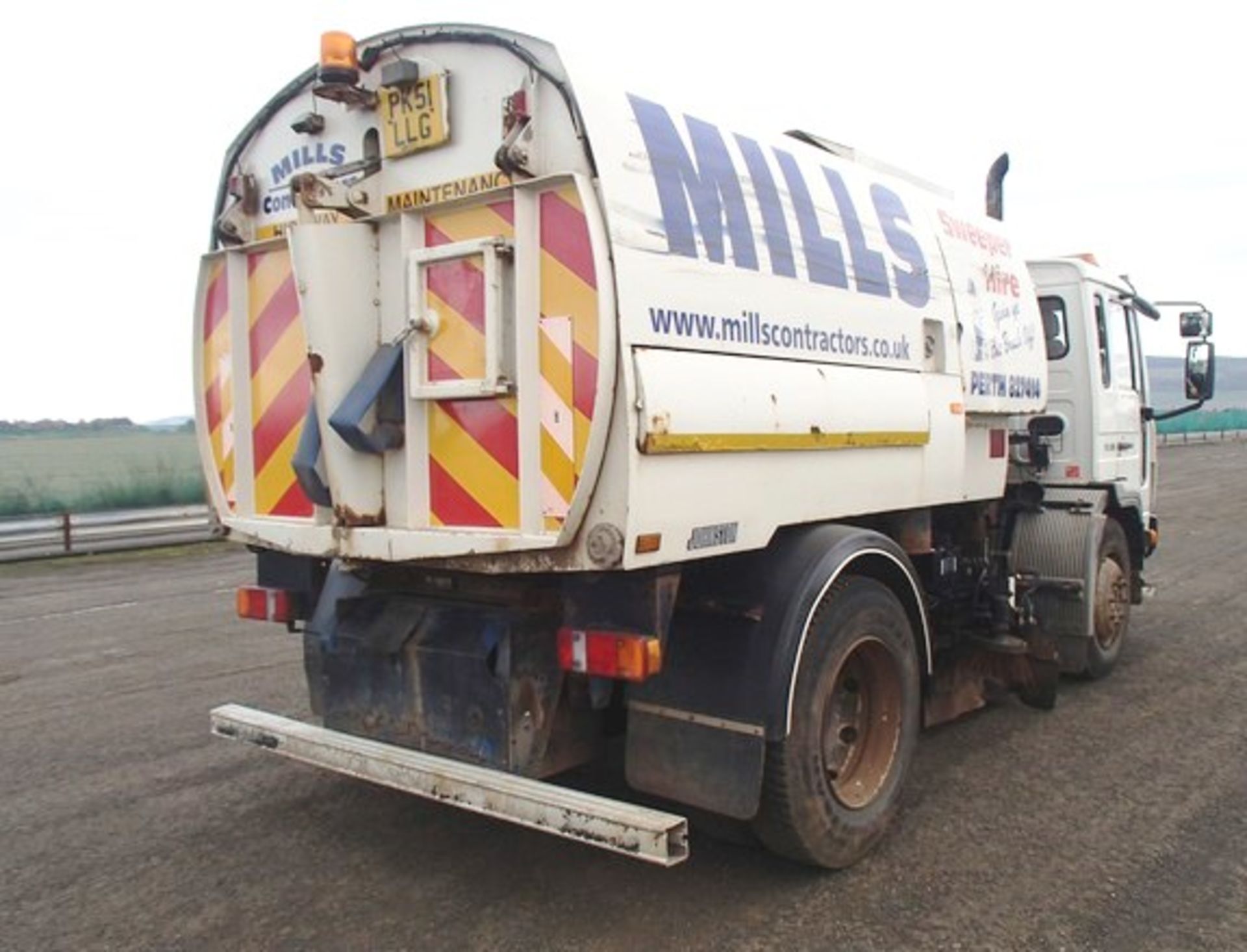 VOLVO FL - 5480cc
Body: 2 Dr Truck
Color: White
First Reg: 04/01/2002
Doors: 2
MOT: 30/06/2016 - Image 9 of 13