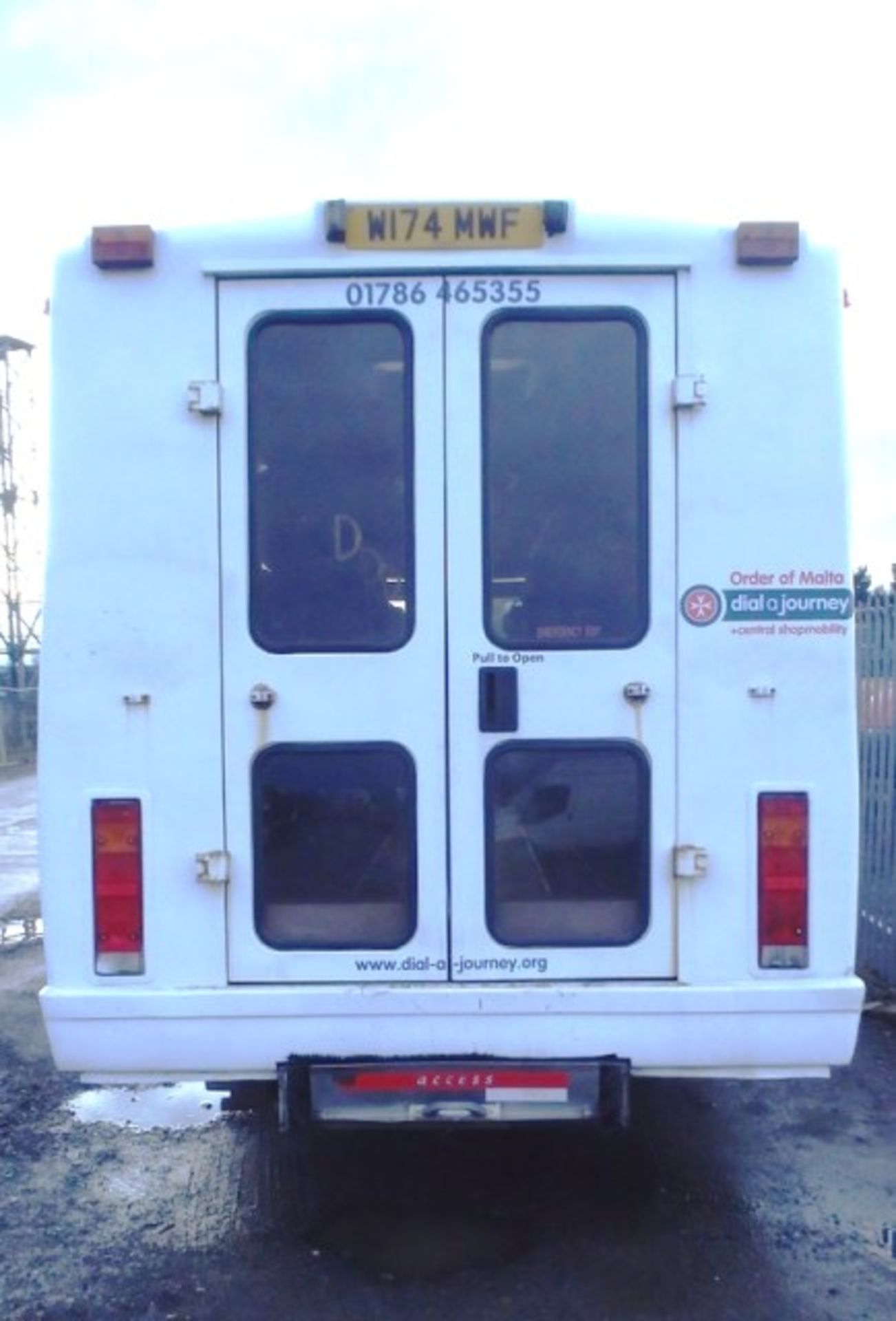 MERCEDES VARIO - 4250cc
Body: 4 Dr Minibus
Color: White
First Reg: 01/08/2000
Doors: 4
MOT: 07/05/ - Image 14 of 18