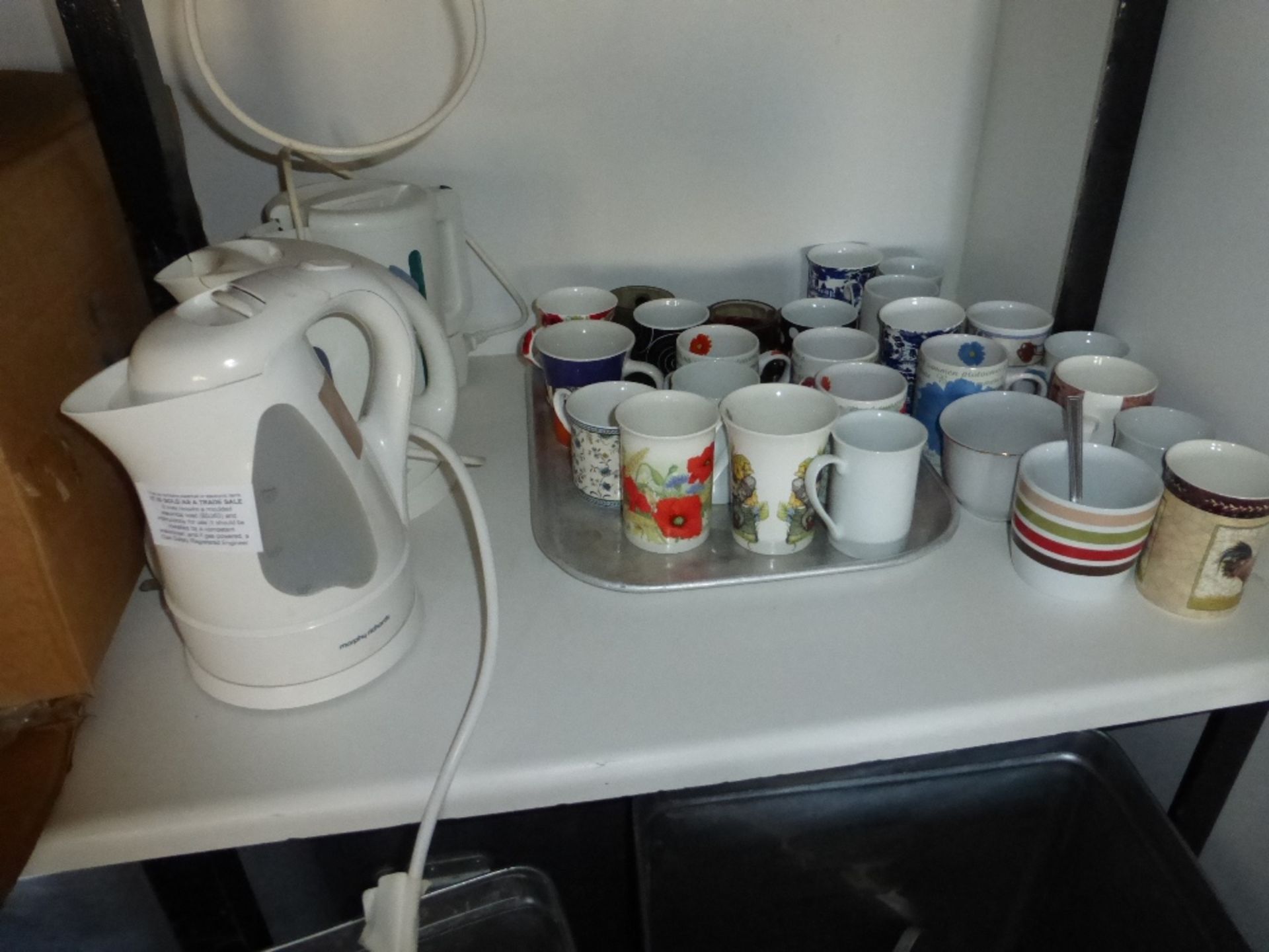 A quantity of miscellaneous electric kettles, drinking glasses, beakers, Jugs and plastic cups - Image 2 of 5