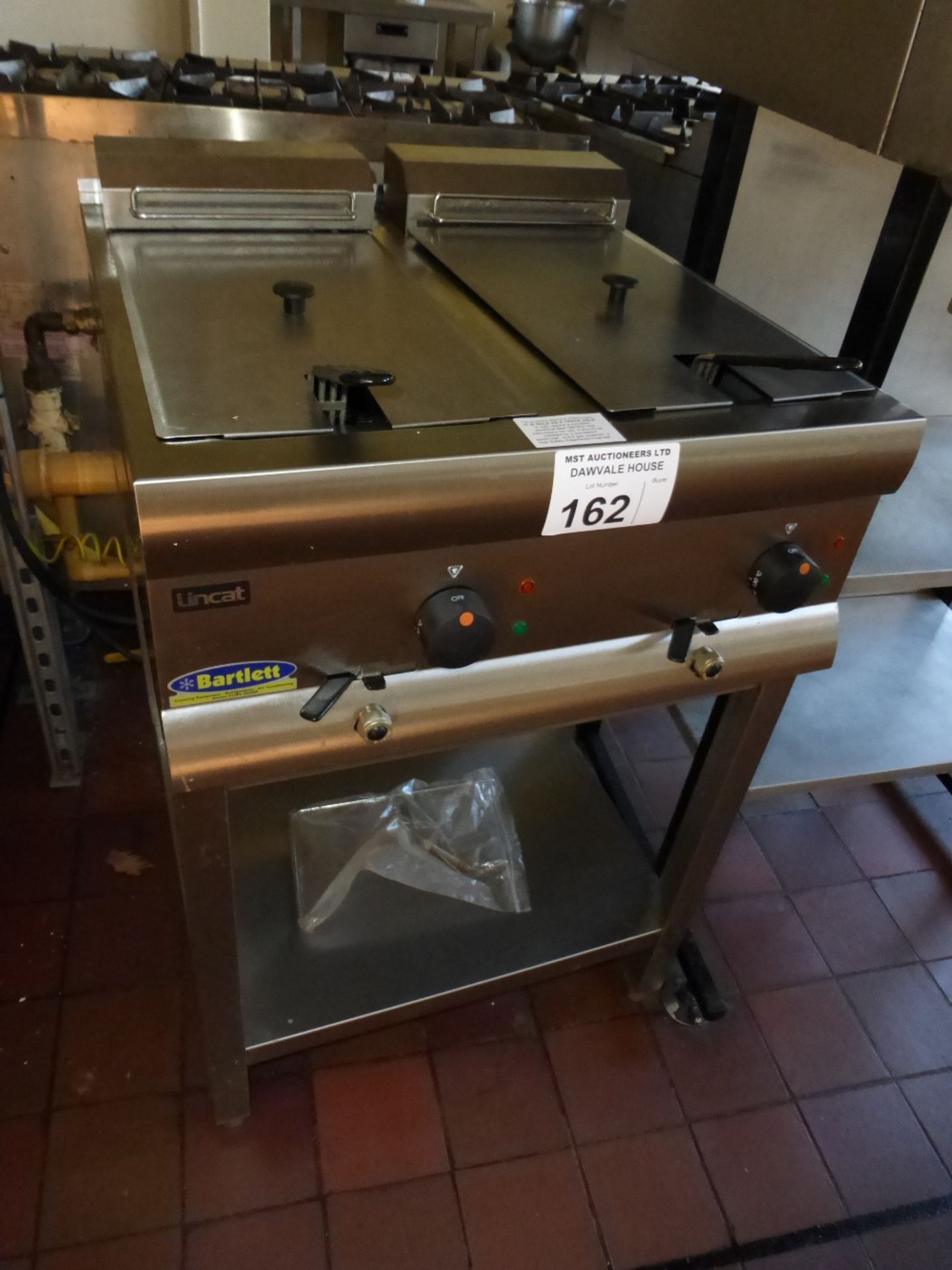 1 Lincat commercial stainless steel double deep fat fryer s/n:21305992 (located in kitchen area)