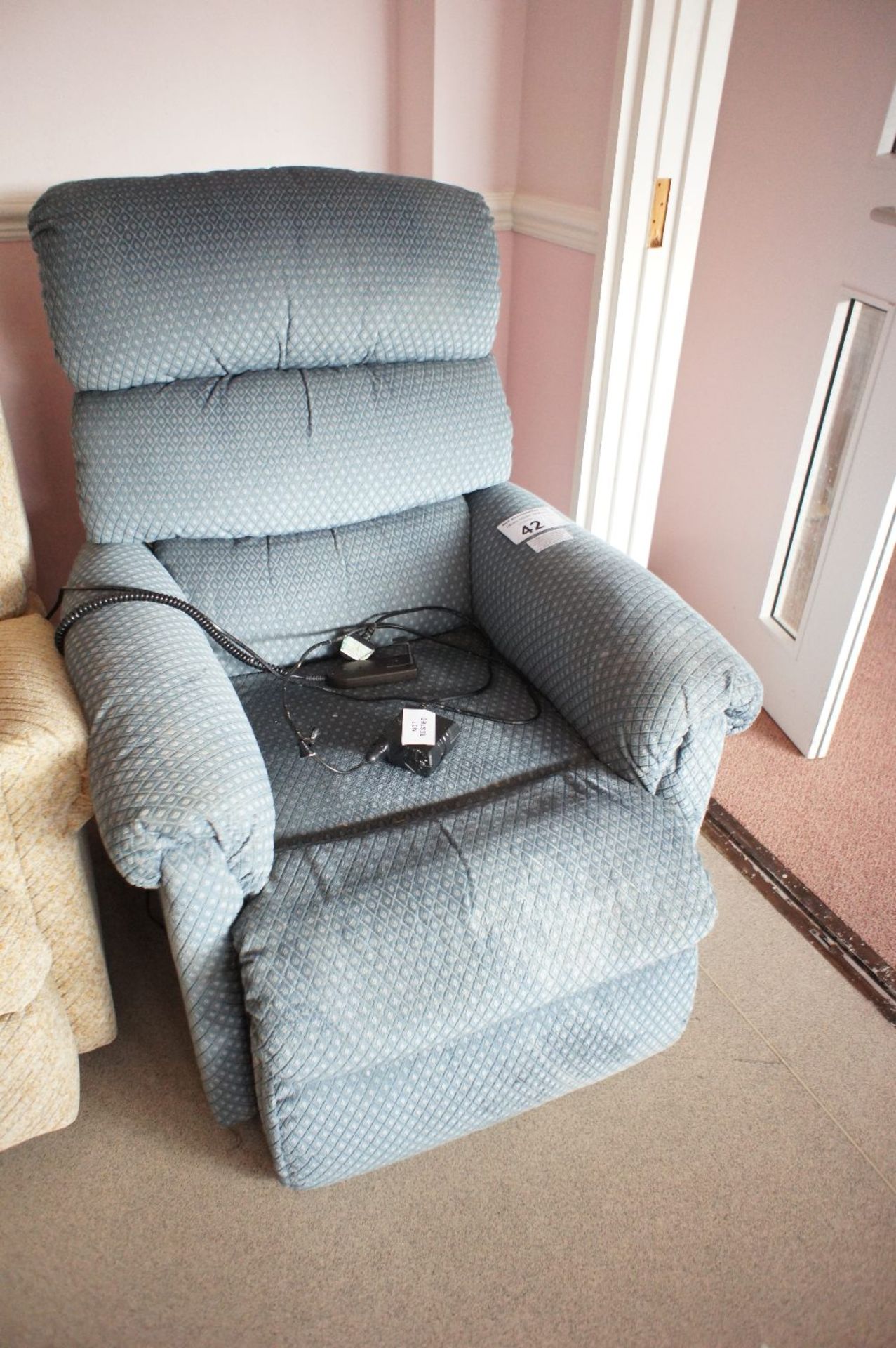 1 electrically operated recliner/riser chair in blue upholstery (requires attention) (located in