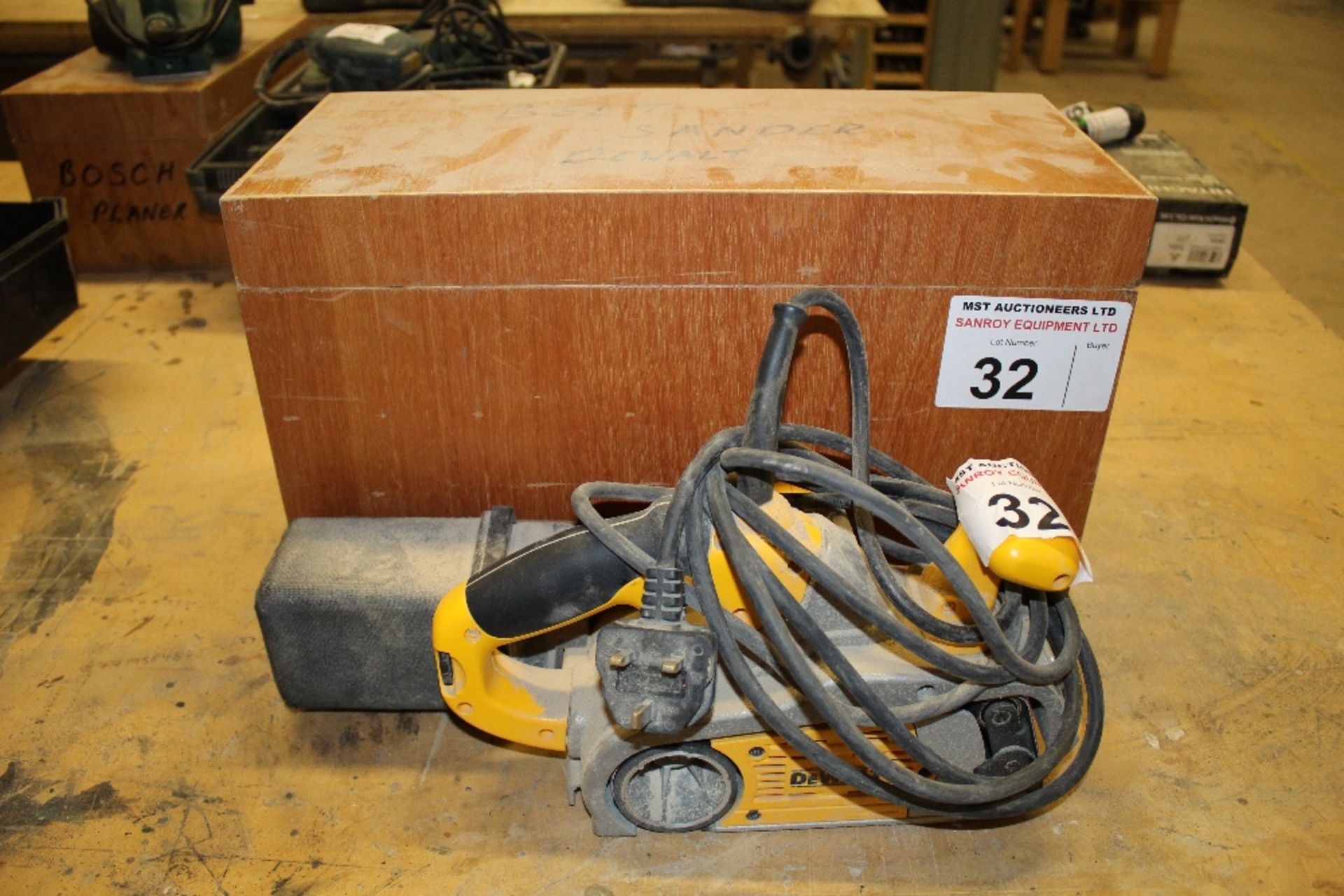 1 belt sander by DeWalt type D-65510, 240v