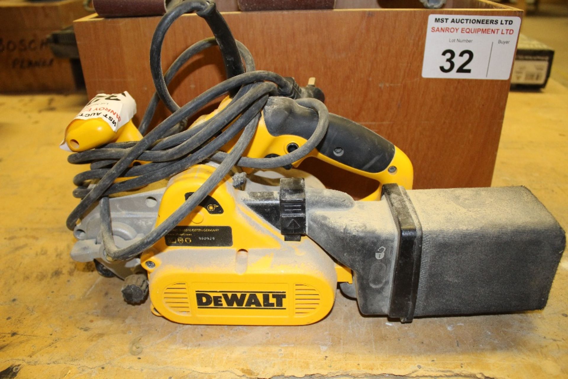 1 belt sander by DeWalt type D-65510, 240v - Image 2 of 3