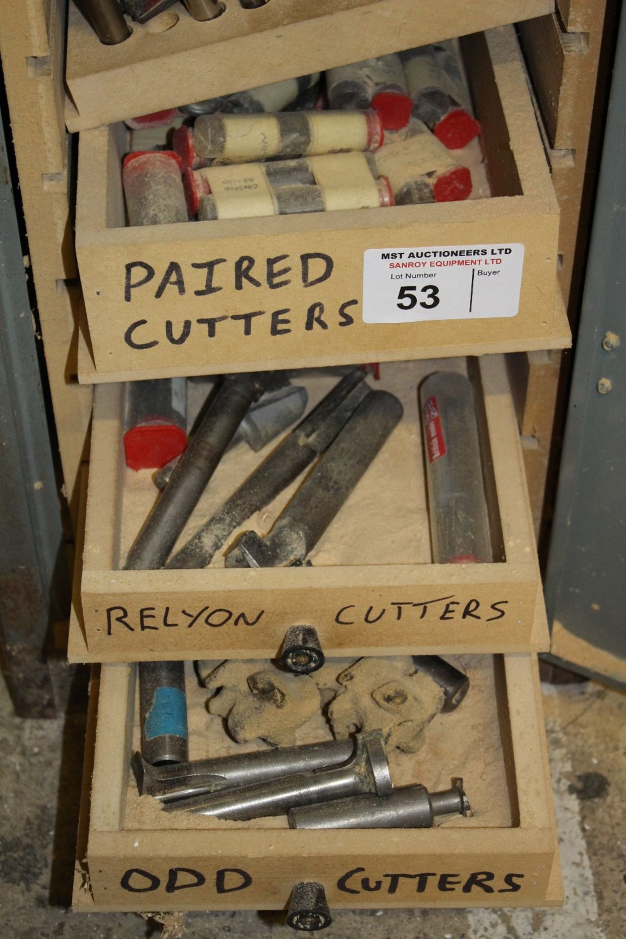 1 tall / thin grey metal cabinet containing a large qty of various cutting tools - Image 10 of 10