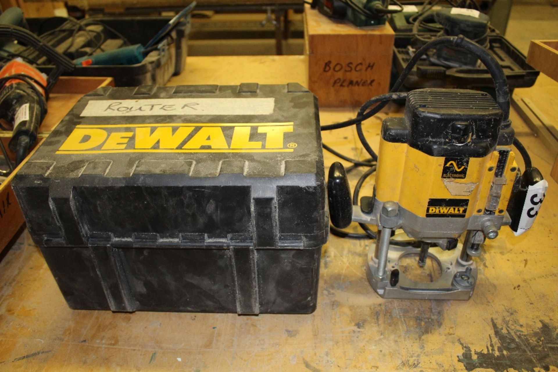 1 router by DeWalt type DW625EL, 115v