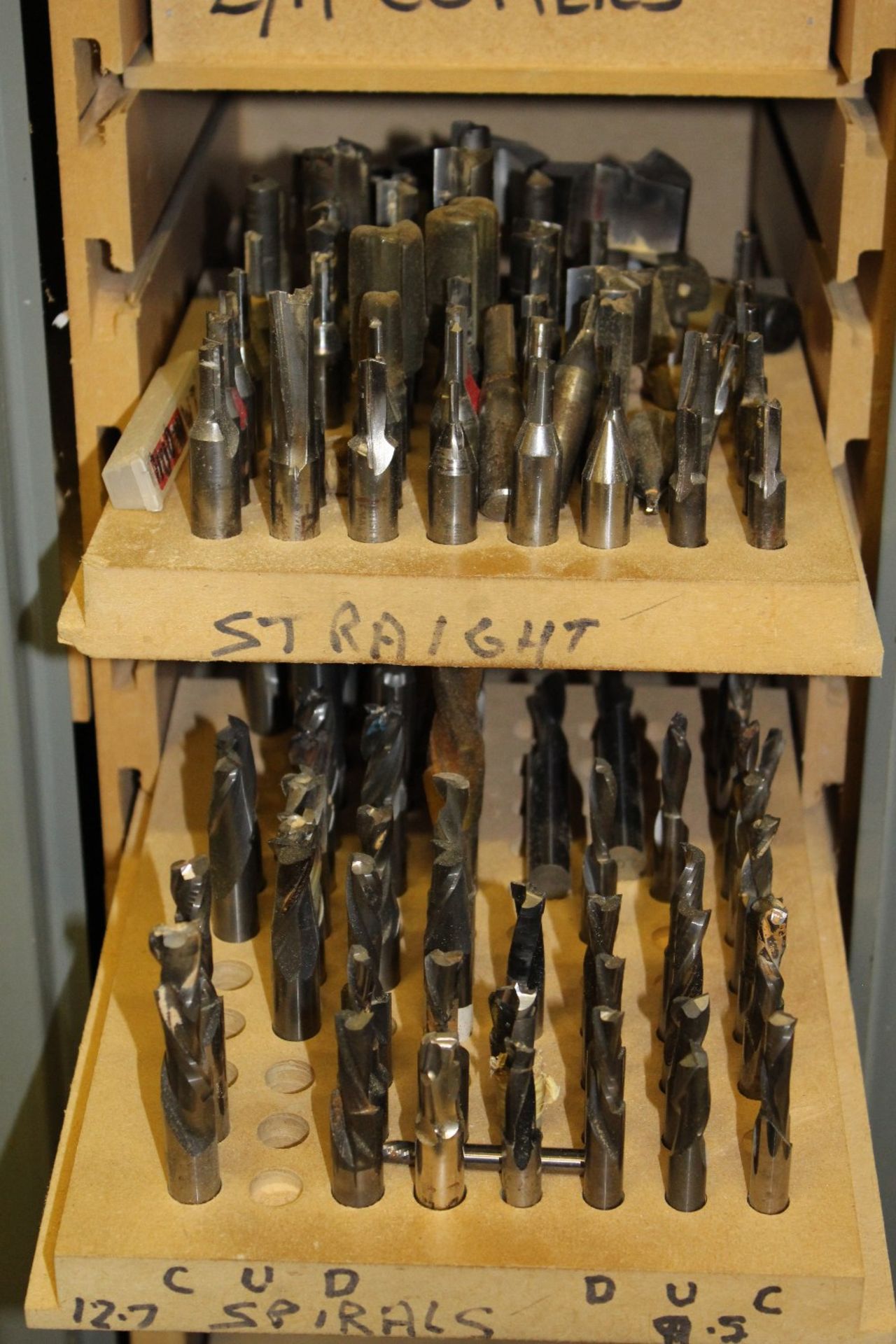 1 tall / thin grey metal cabinet containing a large qty of various cutting tools - Image 4 of 10