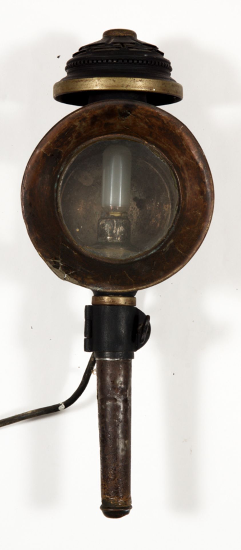 Alte oder antike Kutschlampe. Runde Form, nachträglich elektrifiziert. Ungeprüft. Teilweise