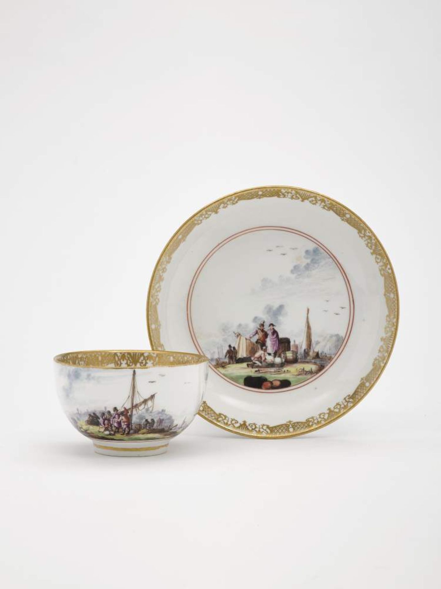 Koppchen mit UnterschaleMeissen, um 1735 Porzellan. Auf dem Koppchen umlaufend bzw. im Spiegel der