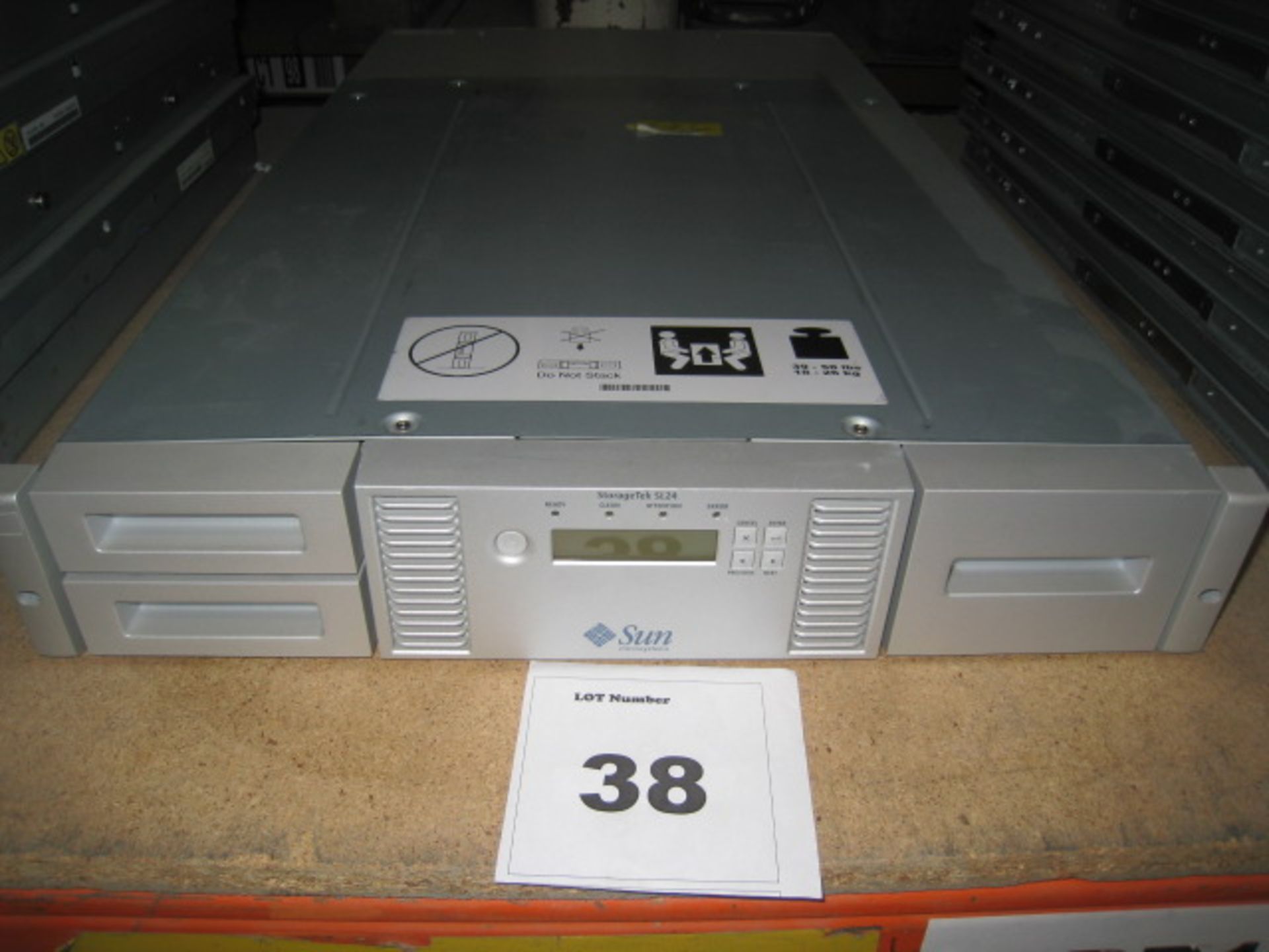 SUN STORAGETEK SL24 TAPE LIBRARY (LABEL UNDERNEATH SAYS HP MSL2024)