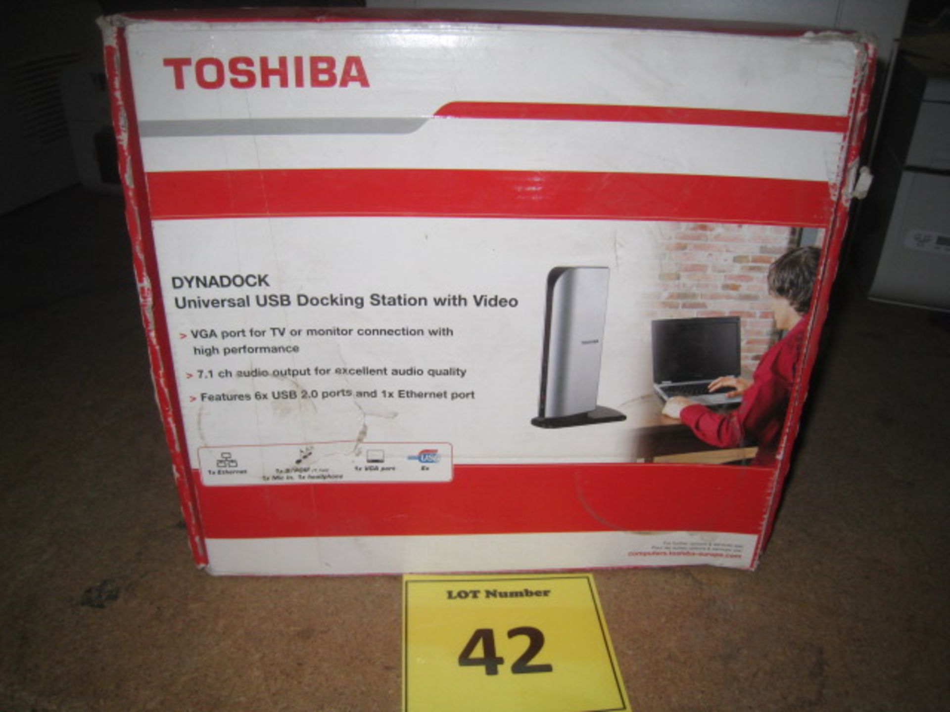 Boxed Toshiba DynadockPA3541-EY1PRD unversal docking base with video