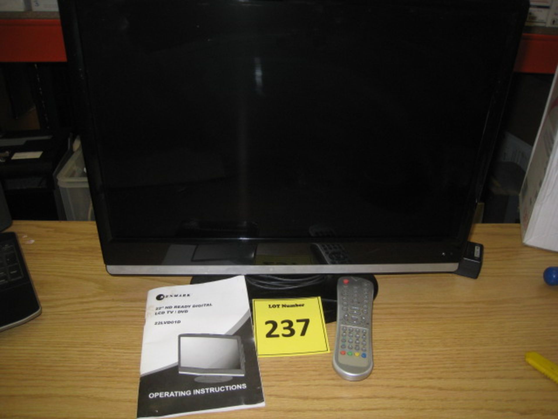 KENMARK 22" HD READY DIGITAL LCDTV/ DVD WITH REMOTE CONTROL & INSTRUCTION BOOK. (Please note,