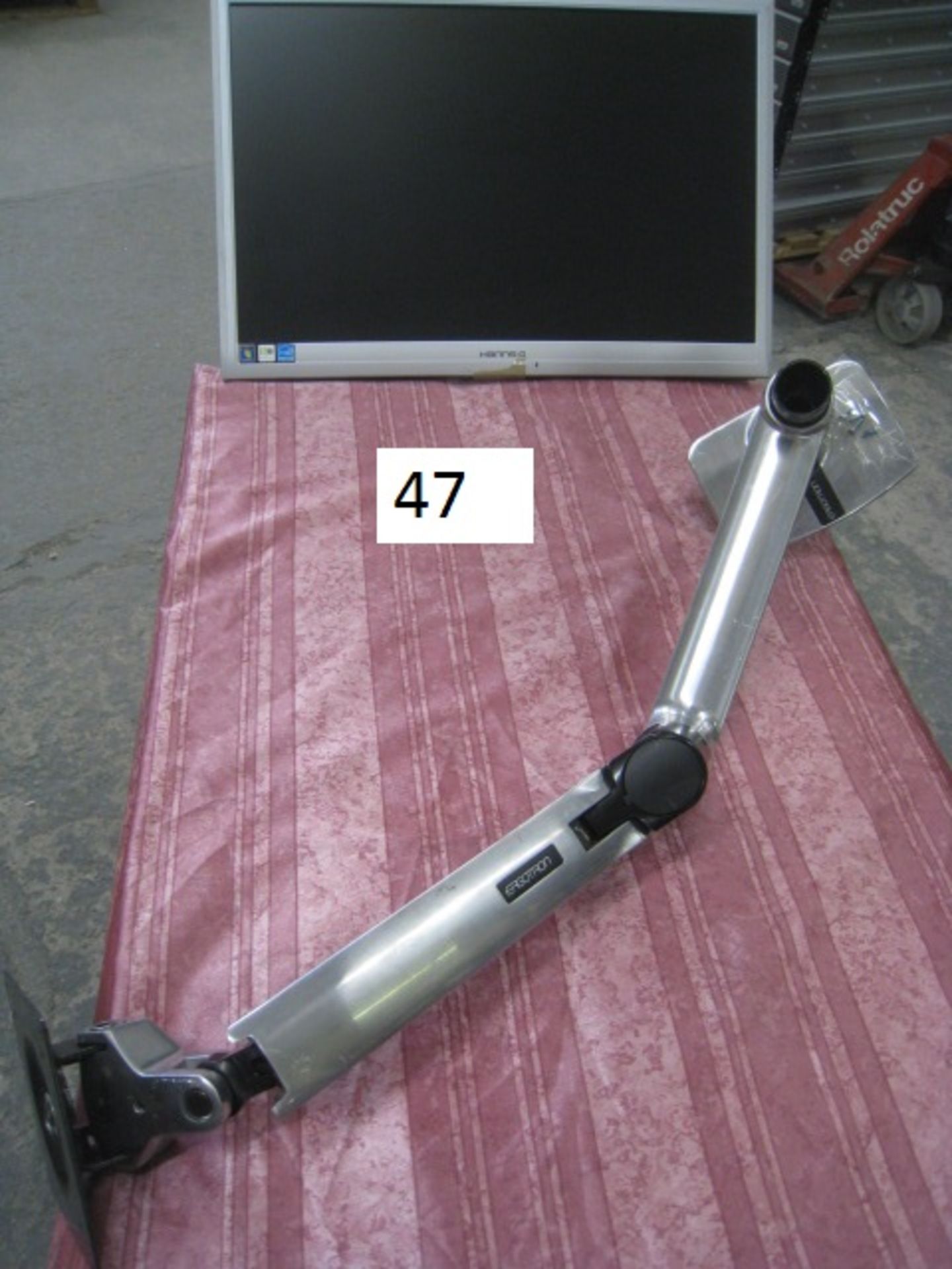 HannsG HP222DJO 22 inch LCD flat panel monitor VGA & DVI output with Ergtotron support bracket