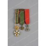 TROIS DECORATIONS MINIATUREs. Croix d’officier de Légion d’honneur, avec ruban ; Croix de