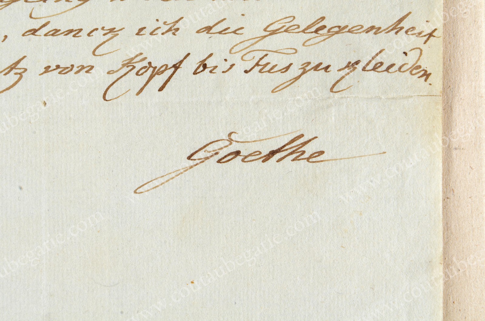 GOETHE Johann Wolfgang von (1794-1832). Pièce autographe de huit vers écrite et signée Goethe, - Image 2 of 2