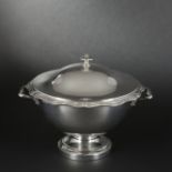 BOULENGER. Round covered silver-plated soup tureen with multi-lobed borders atop small pedestal.