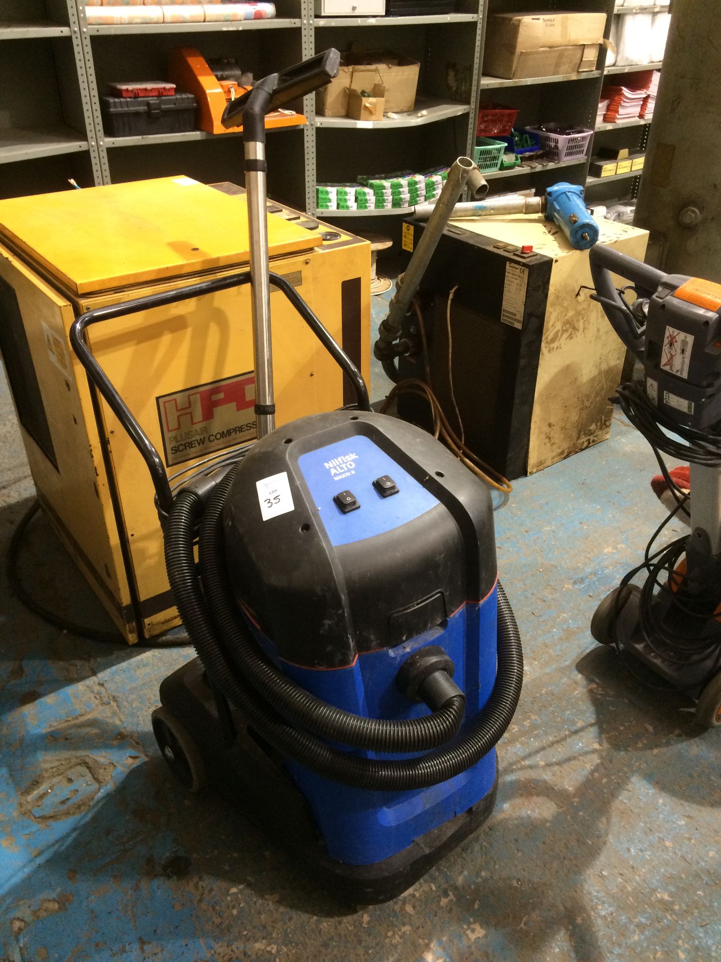 Nilfisk Alto Maxi 2 Commercial  Wet Vac