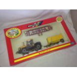 BRITAINS - JCB FASTRAC GIFT SET - (09672)