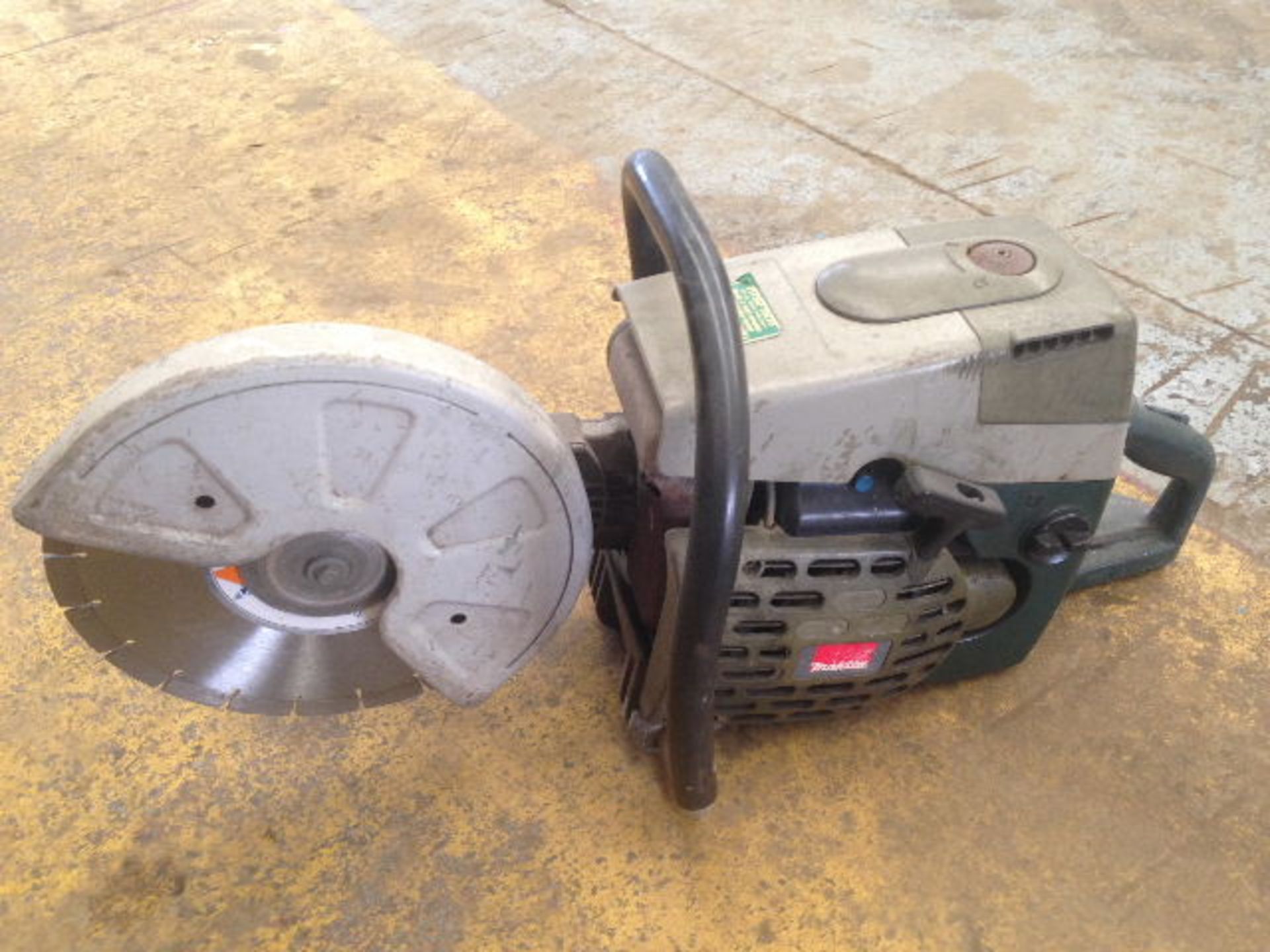 MAKITA - DPC 6200 CUTTING SAW