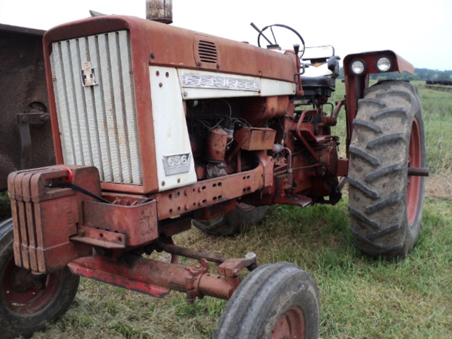 Lot 369 IH 656 gas, wide front, runs. - Image 6 of 6