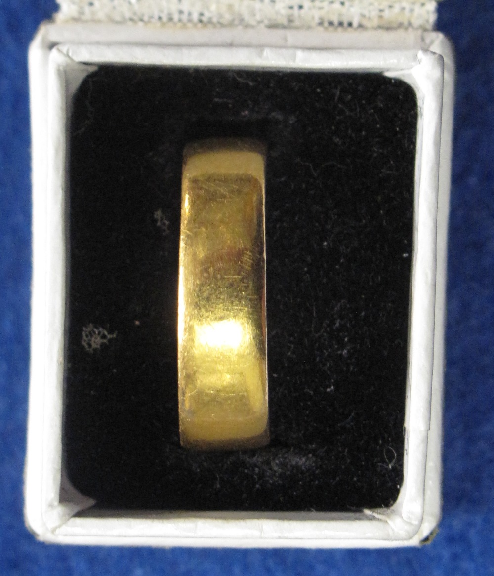 22ct gold band.  CONDITION REPORT; 3.8 grams