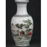 CHINESE REPUBLIC PORCELAIN VASE depictin