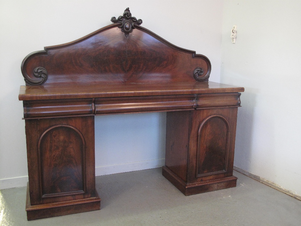 VICTORIAN MAHOGANY TWIN PEDESTAL SIDEBOARD having foliate moulded arched back over three frieze