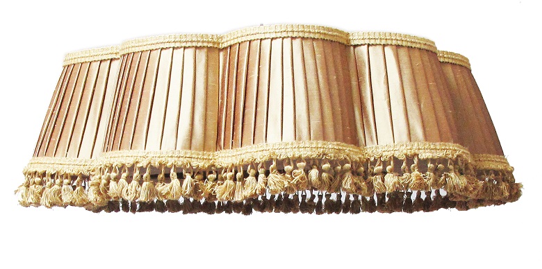 An unusual ten lobe pleated silk lamp shade with tassels for a hanging light. H22cm, W70cm. - Image 2 of 2