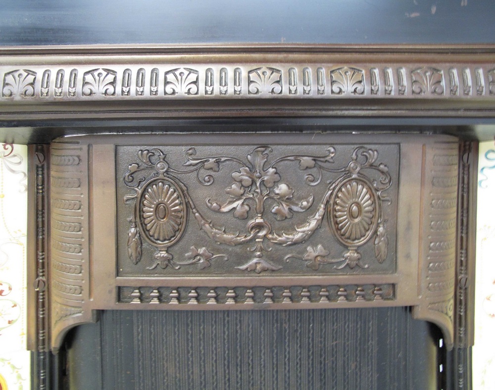 An English Victorian (19th century) cast iron fireplace, Falkirk made, with Mintons ceramic tiles - Image 2 of 8