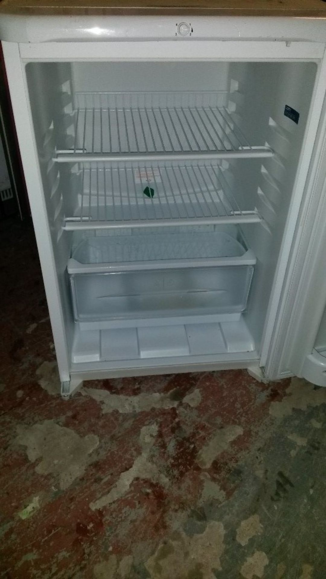 White fridge in working order - Image 2 of 2