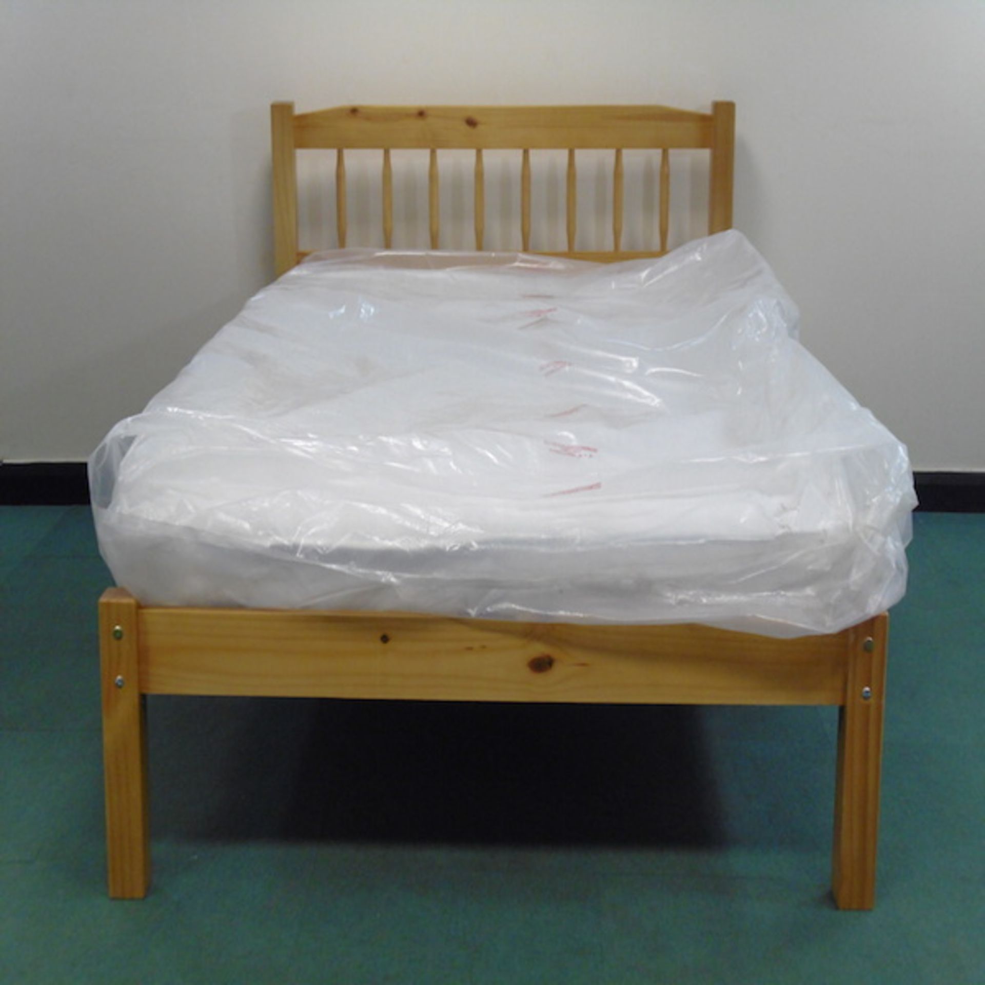 4ft - Small Double - Chester Bed - Ex Display