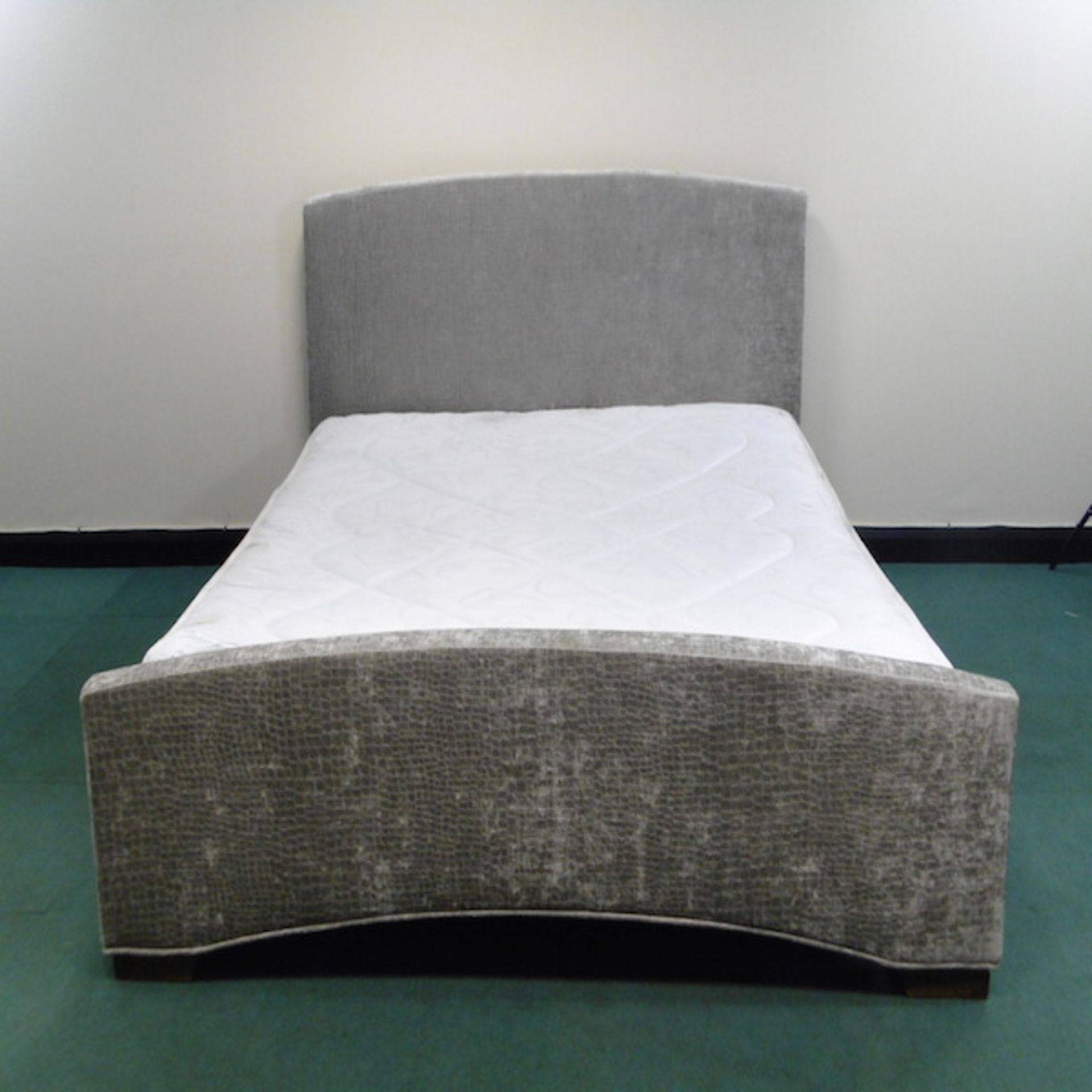 5ft - King Size - Snake Skin Fabric Effect Bed - Ex Display