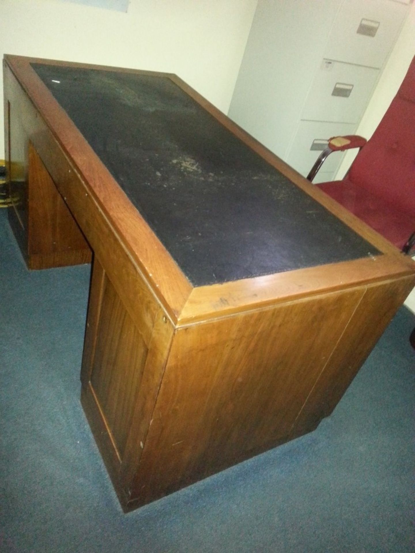 Great piece - Vintage Directors Desk, real solid item, looks great but with refurbishment could look - Image 3 of 5