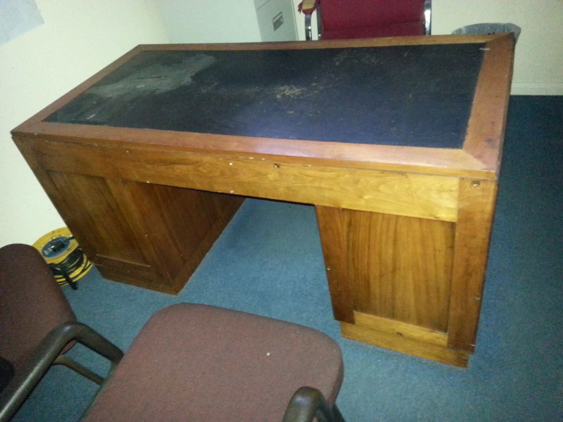 Great piece - Vintage Directors Desk, real solid item, looks great but with refurbishment could look - Image 2 of 5