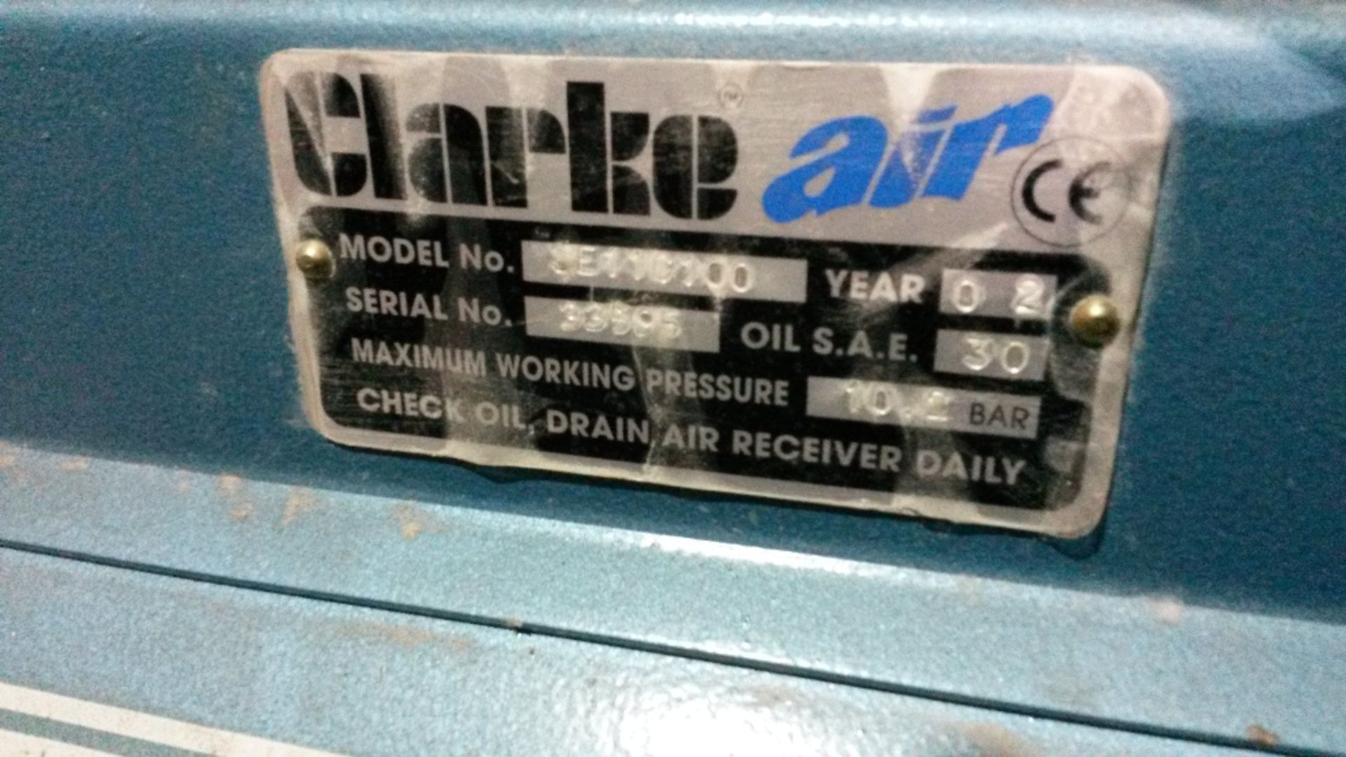 Clarke Air model se416100 Air compressor, looks in great condition Located in Gateshead Tyne and - Image 2 of 2