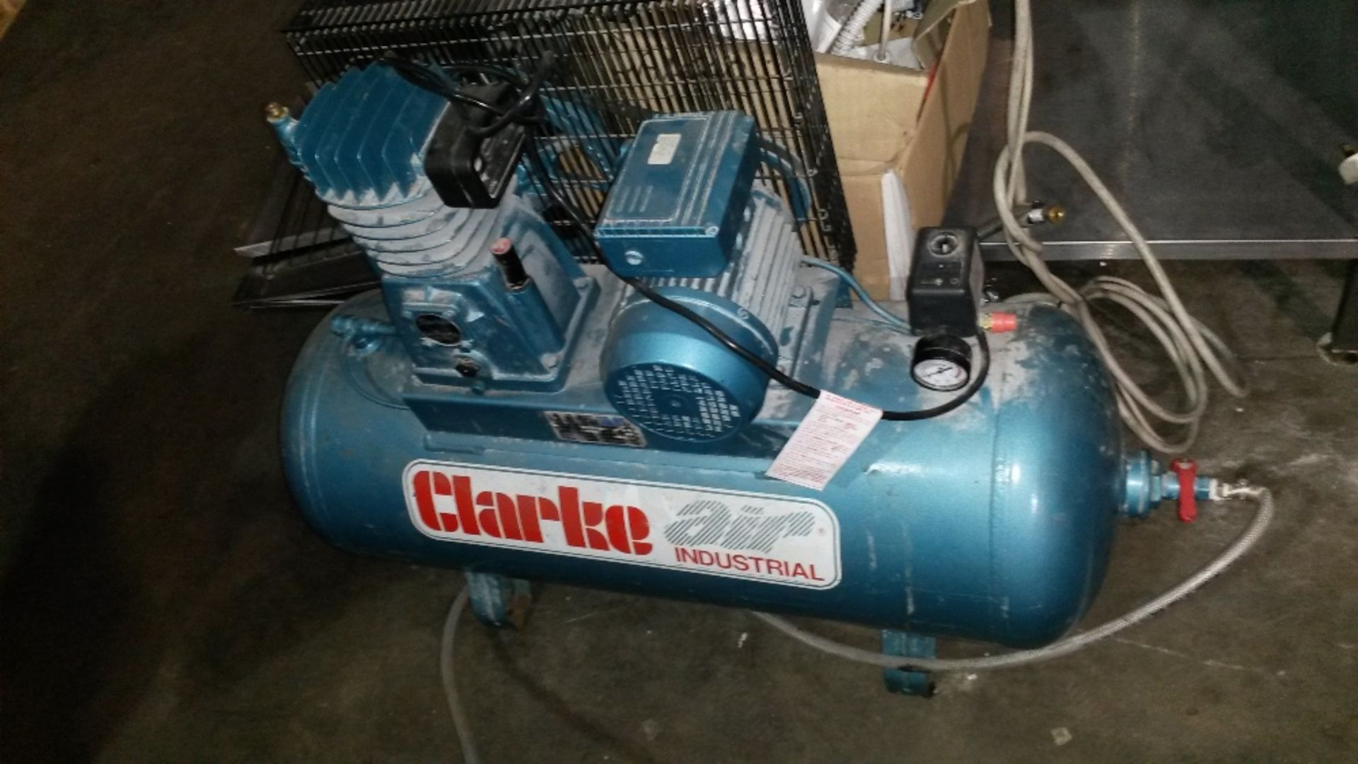 Clarke Air model se416100 Air compressor, looks in great condition Located in Gateshead Tyne and