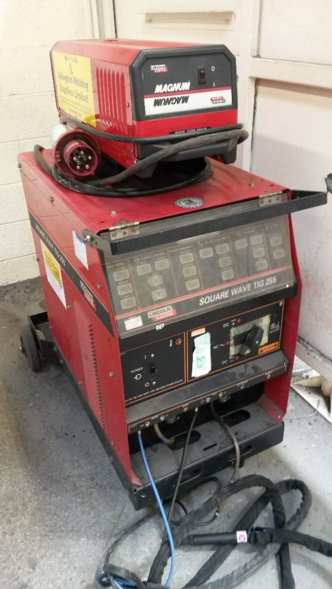 Lincoln 3 Phase electric Square Wave Tig Welder 255, has been used till last week complete with - Image 4 of 4