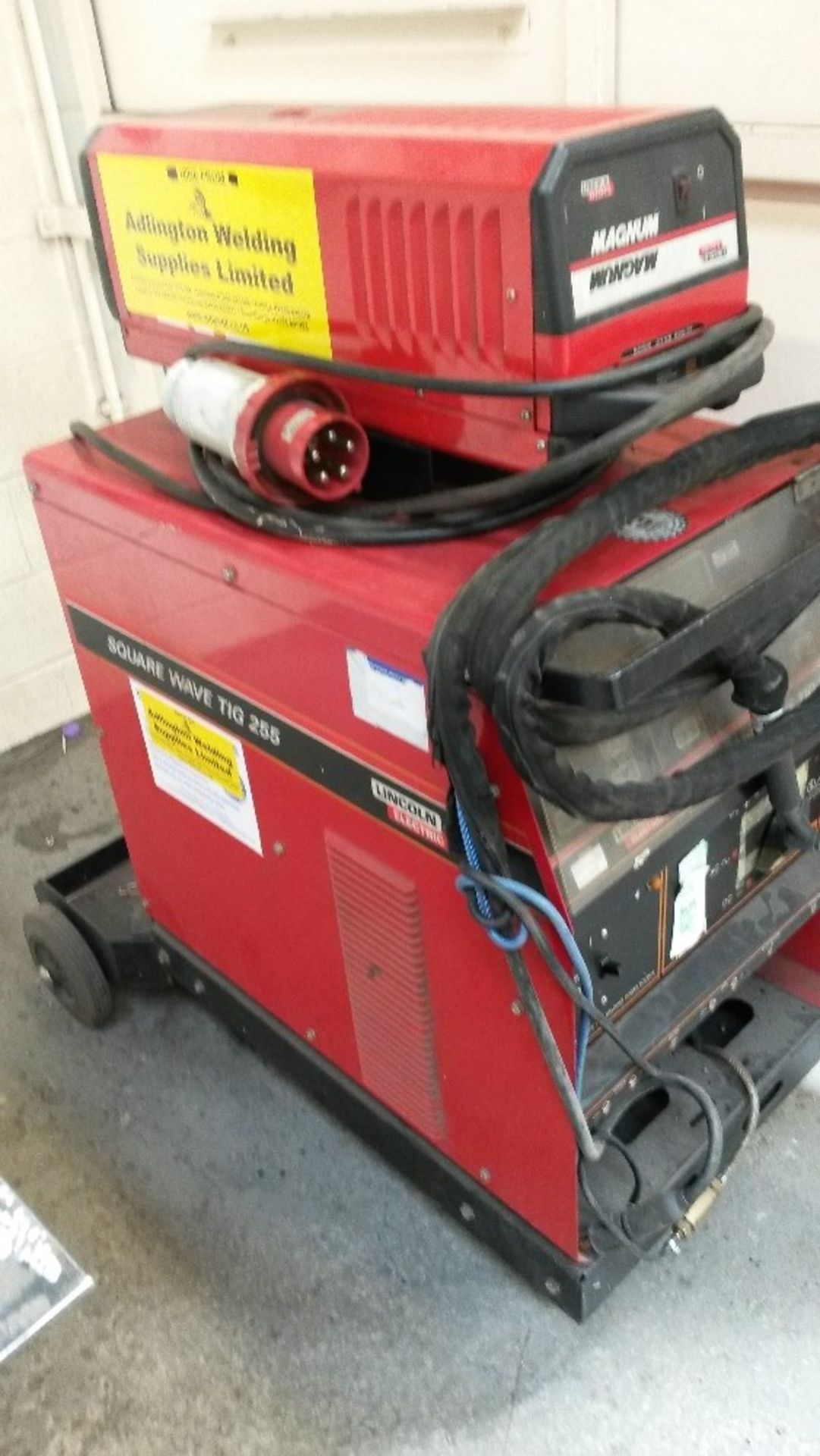 Lincoln 3 Phase electric Square Wave Tig Welder 255, has been used till last week complete with - Image 2 of 4