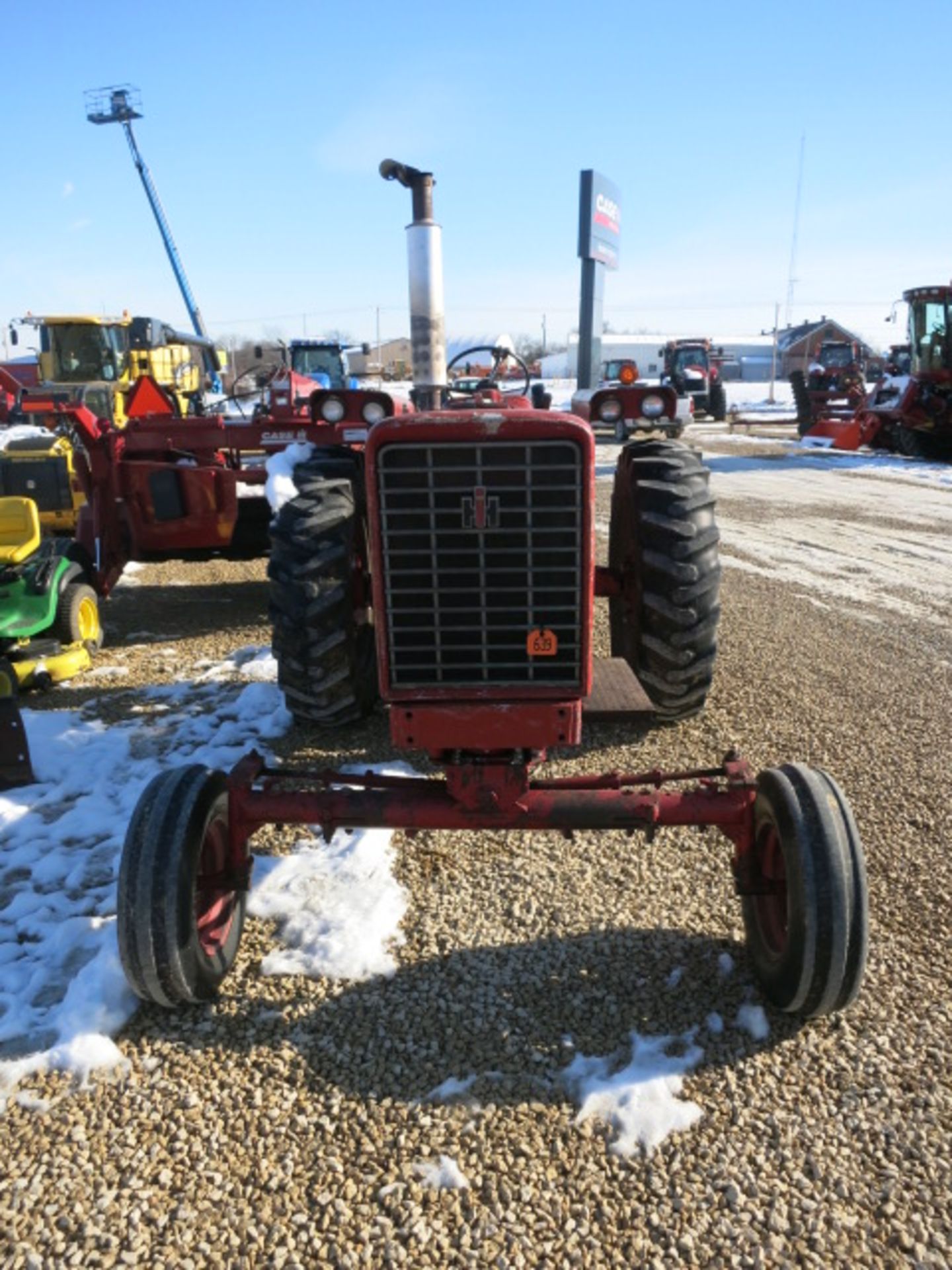 (Lot 94958)  INTERNATIONAL 656 TRACTOR OPEN STATION, WIDE-FRONT, GAS, FAST HITCH, PTO, WITH FAST - Image 10 of 13