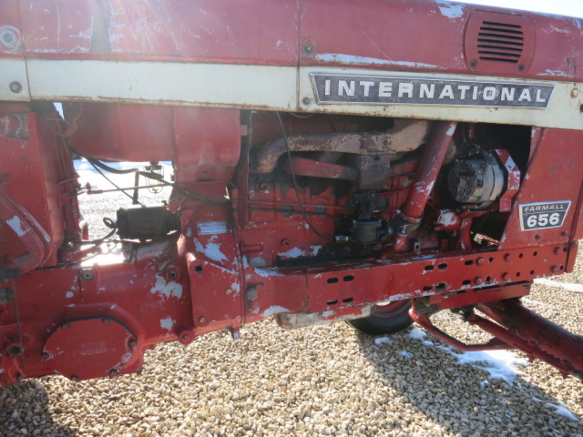 (Lot 94958)  INTERNATIONAL 656 TRACTOR OPEN STATION, WIDE-FRONT, GAS, FAST HITCH, PTO, WITH FAST - Image 6 of 13