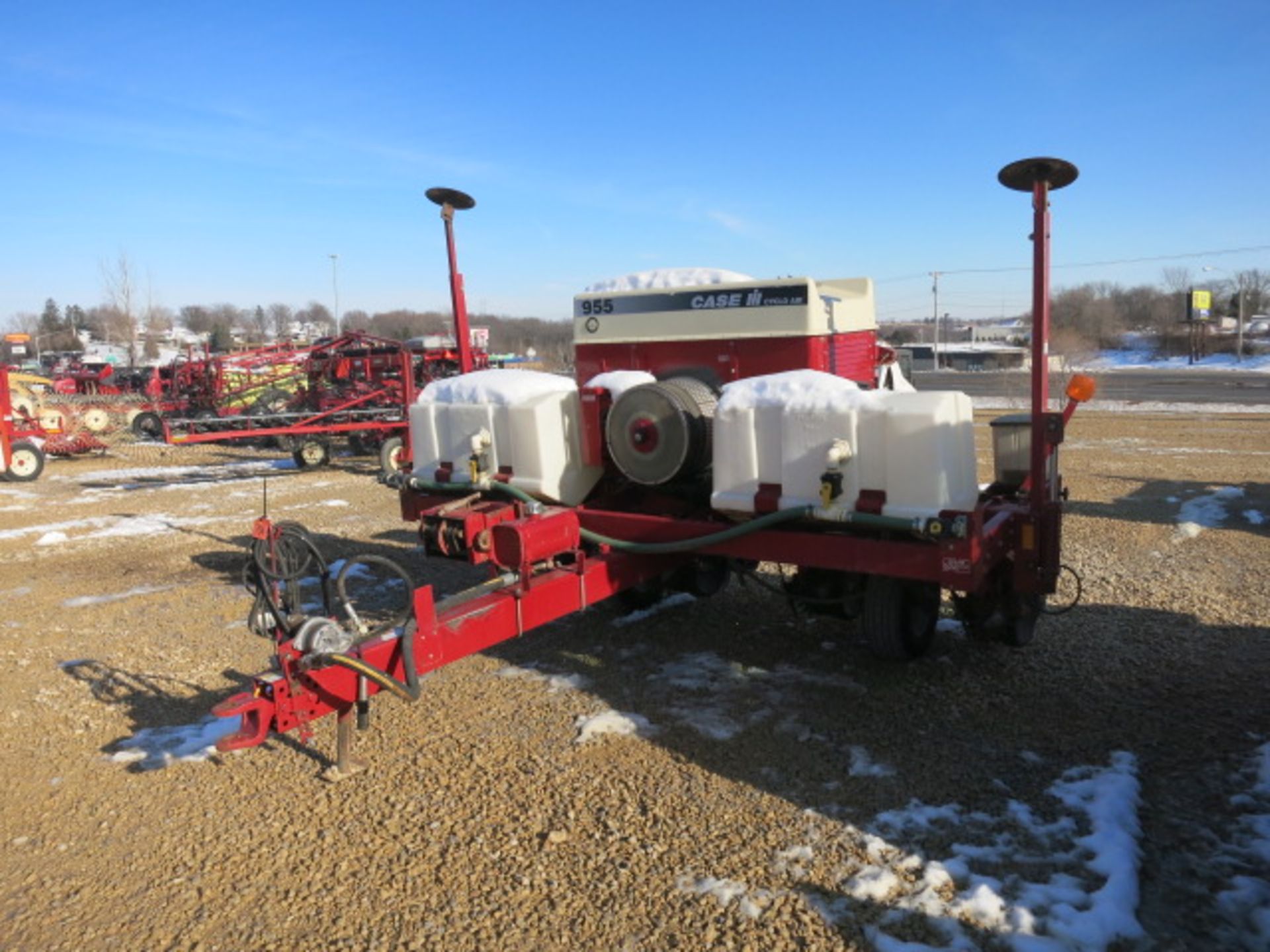 (Lot 93844)  CASE-IH 955 4-ROW PLANTER WITH 1000 PTO, HYDRAULIC PUMP, LIQUID FERTILIZER &