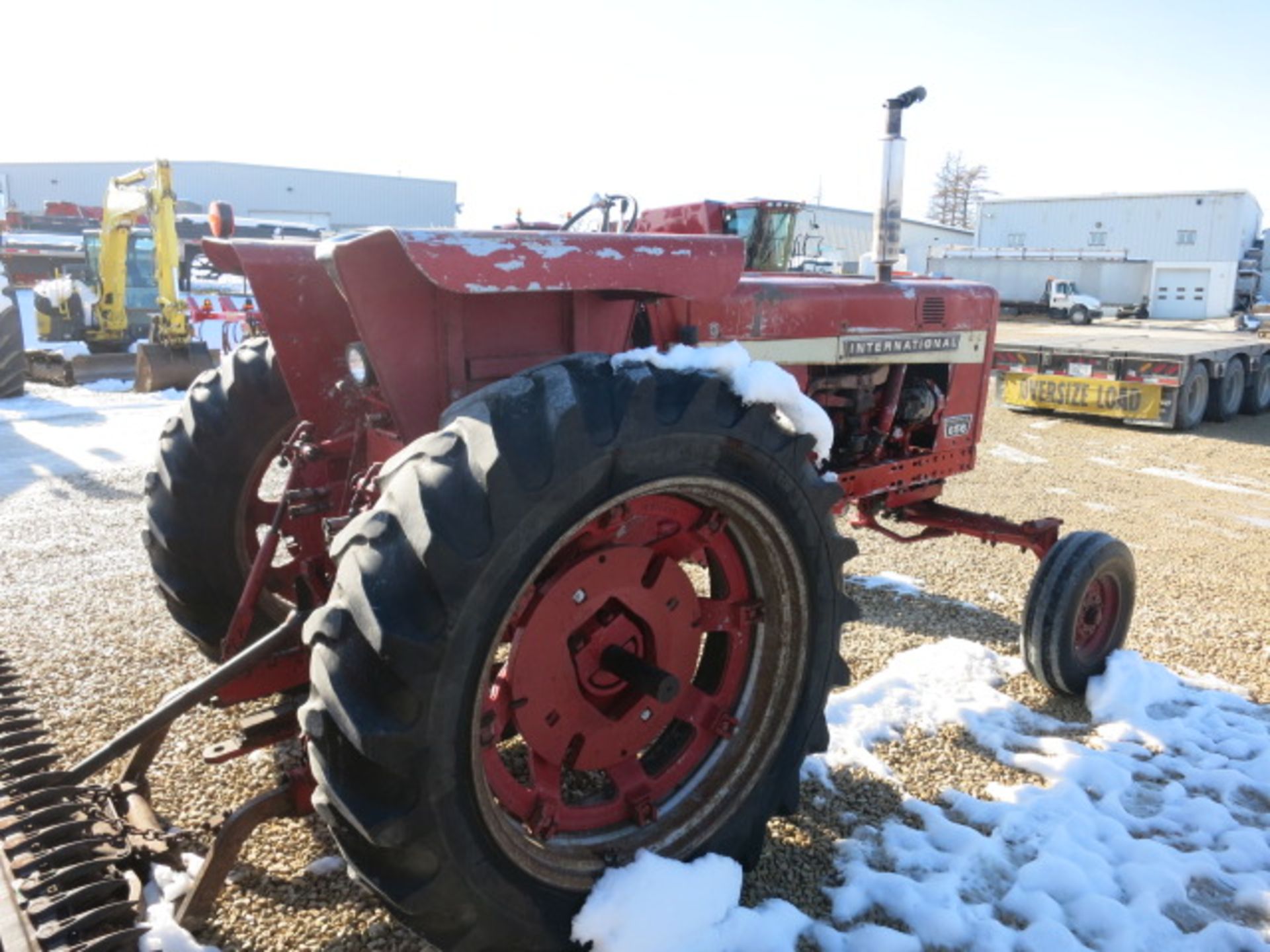 (Lot 94958)  INTERNATIONAL 656 TRACTOR OPEN STATION, WIDE-FRONT, GAS, FAST HITCH, PTO, WITH FAST - Image 4 of 13