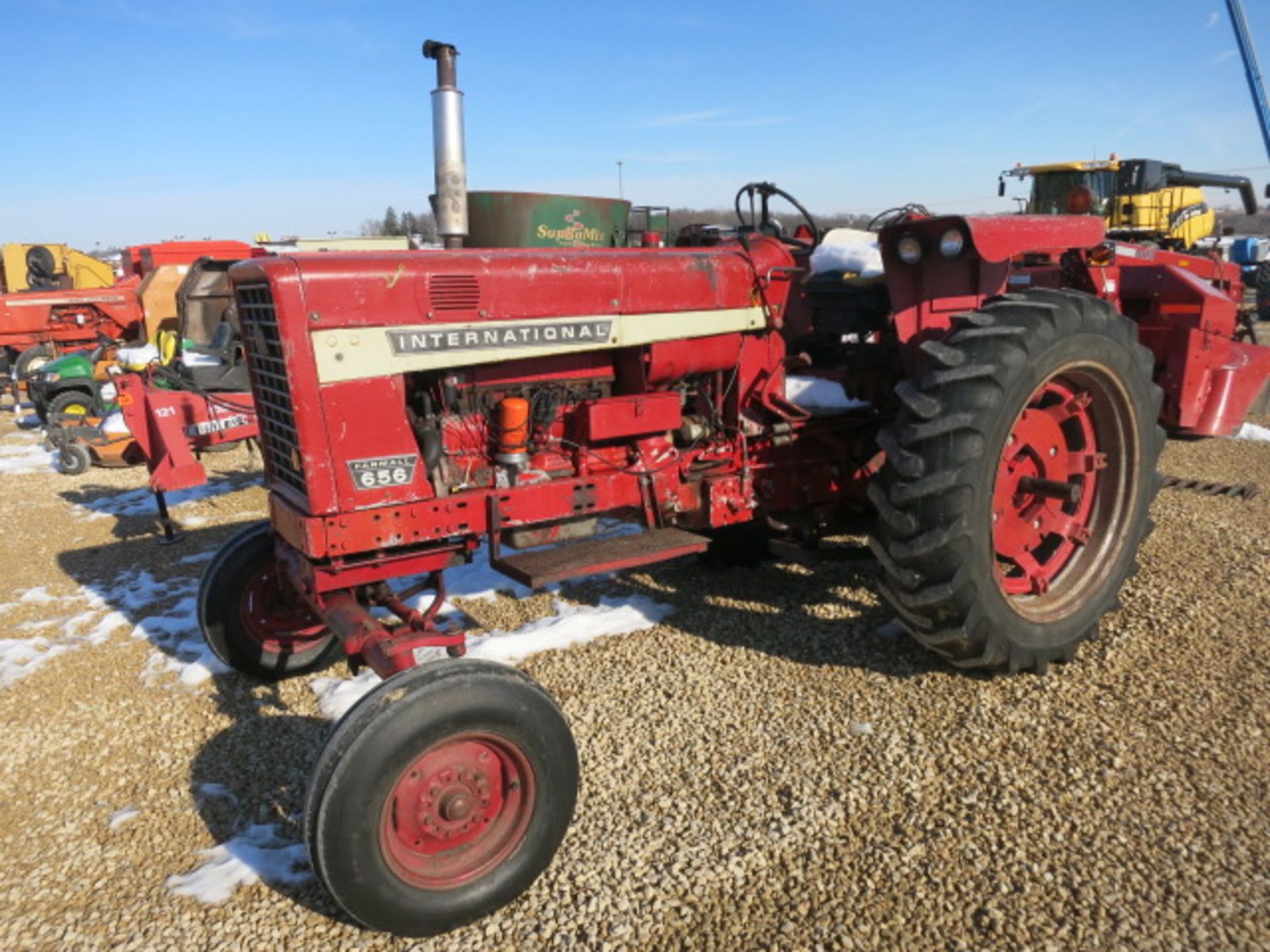 (Lot 94958)  INTERNATIONAL 656 TRACTOR OPEN STATION, WIDE-FRONT, GAS, FAST HITCH, PTO, WITH FAST